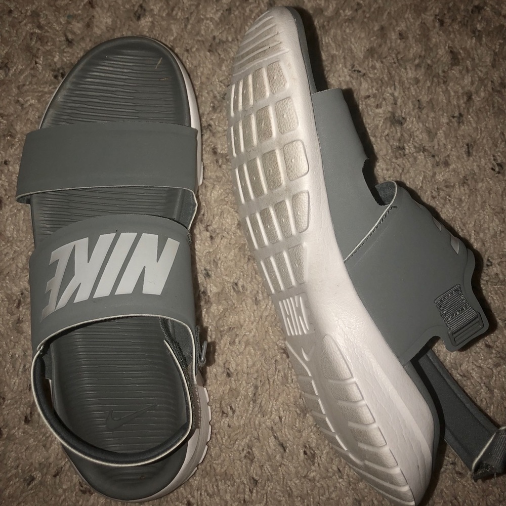 Nike tanjun sandal size 8